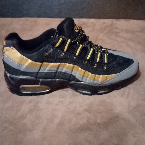 Nike AirMax 95 men’s size , 11 - Picture 2 of 5